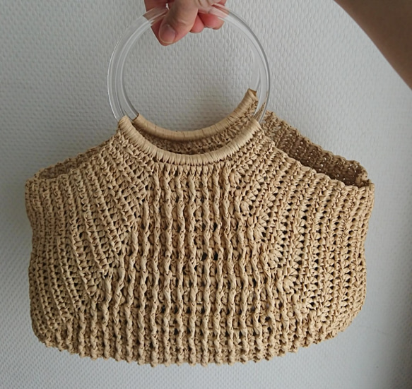 【受注制作】引き上げ模様編みが可愛い！丸持ち手のナチュラルカゴバッグ 5枚目の画像