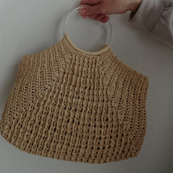 【受注制作】引き上げ模様編みが可愛い！丸持ち手のナチュラルカゴバッグ 6枚目の画像