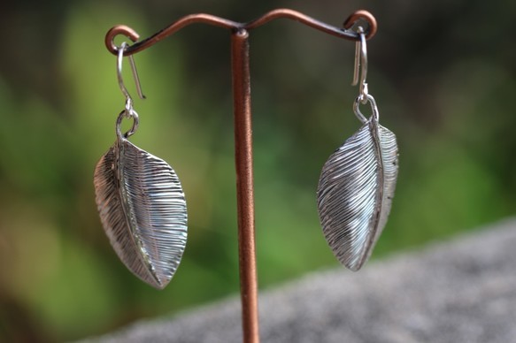 ハート　フェザー　ピアス　手彫り