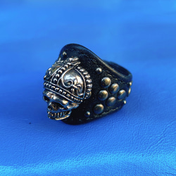 ★新作★ メンズも着けられる大きめサイズ Leather Ring (ロックスカル) 2枚目の画像