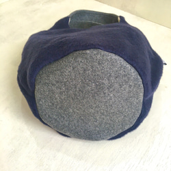 毛足短めファーの小さめ丸底トートバッグ（紫紺） 3枚目の画像