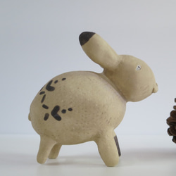 兔（米色）陶瓷/兔/兔 第4張的照片