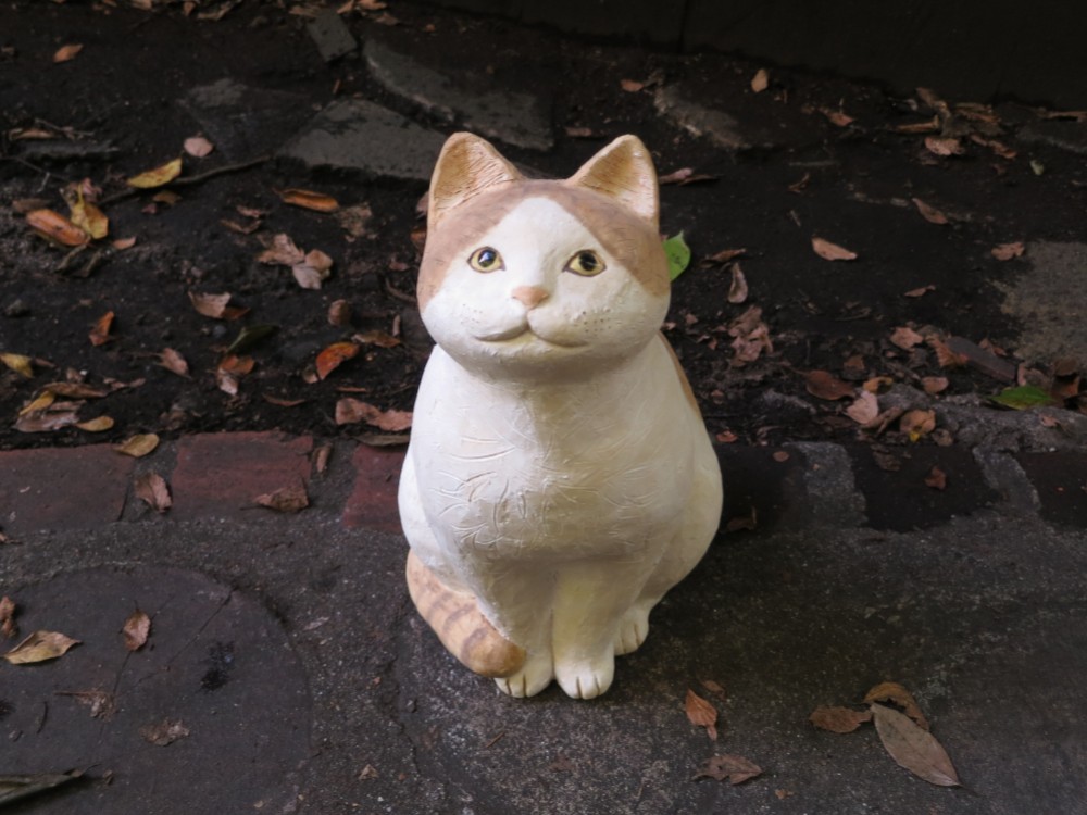 見上げねこ（白茶）　Ｏ-372-1　陶製