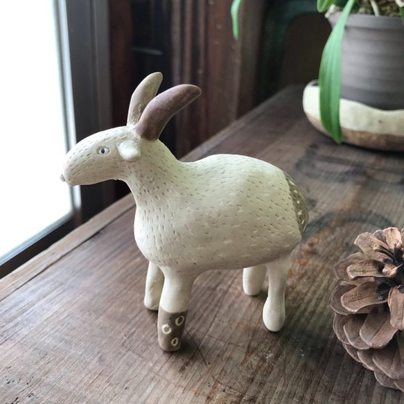 山羊 (米色) 陶瓷 / 山羊 / 山羊 第1張的照片