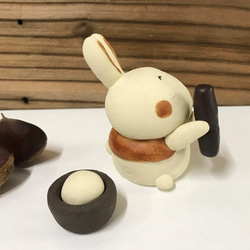 ちっちゃい餅つきうさぎ（うさぎと杵と臼）　Ｊ-129-1　陶製　/Rabbit/兔子/Kaninchen/खरगोश 5枚目の画像