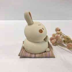 害羞兔（帶小墊子）O-216 ceramic /Rabbit/rabbit 第3張的照片