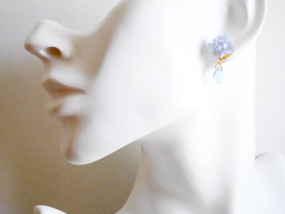《再次上架》藍色繡球花珍珠和寶石耳環/耳環 第4張的照片