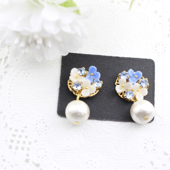 《再次上架》藍白小花珠寶和棉珍珠耳環/耳環 第3張的照片