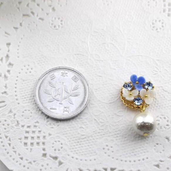 《再次上架》藍白小花珠寶和棉珍珠耳環/耳環 第4張的照片