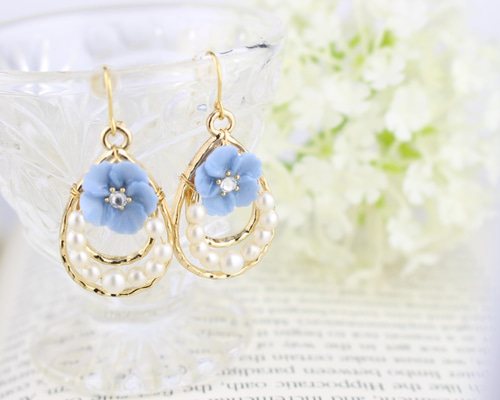 お花のパールドロップピアス/イヤリング イヤリング・ノンホールピアス