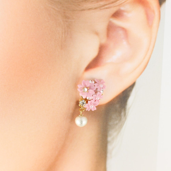 桜満開 スワロフスキー　ピアスorイヤリング サクラスワロフスキーピアス/イヤリング イヤリング・ノンホールピアス