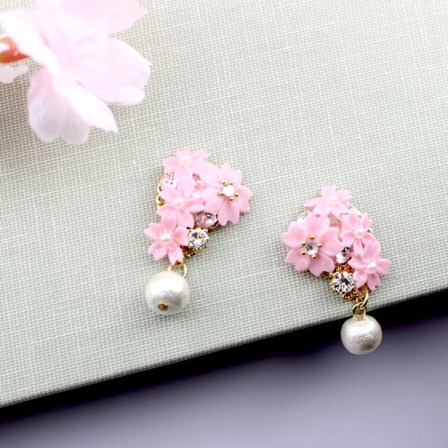 サクラスワロフスキーピアス/イヤリング イヤリング・ノンホールピアス