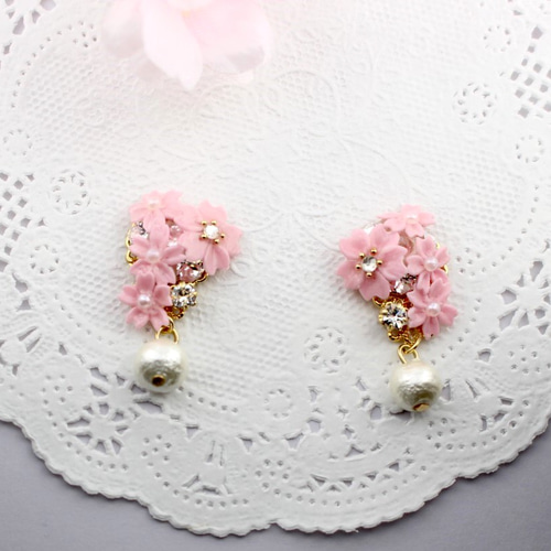 サクラスワロフスキーピアス/イヤリング イヤリング・ノンホールピアス