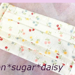 夏マスク☆オフ白可愛い小花レース地☆ノーズワイヤー入り☆moon*sugar*daisy☆ 1枚目の画像