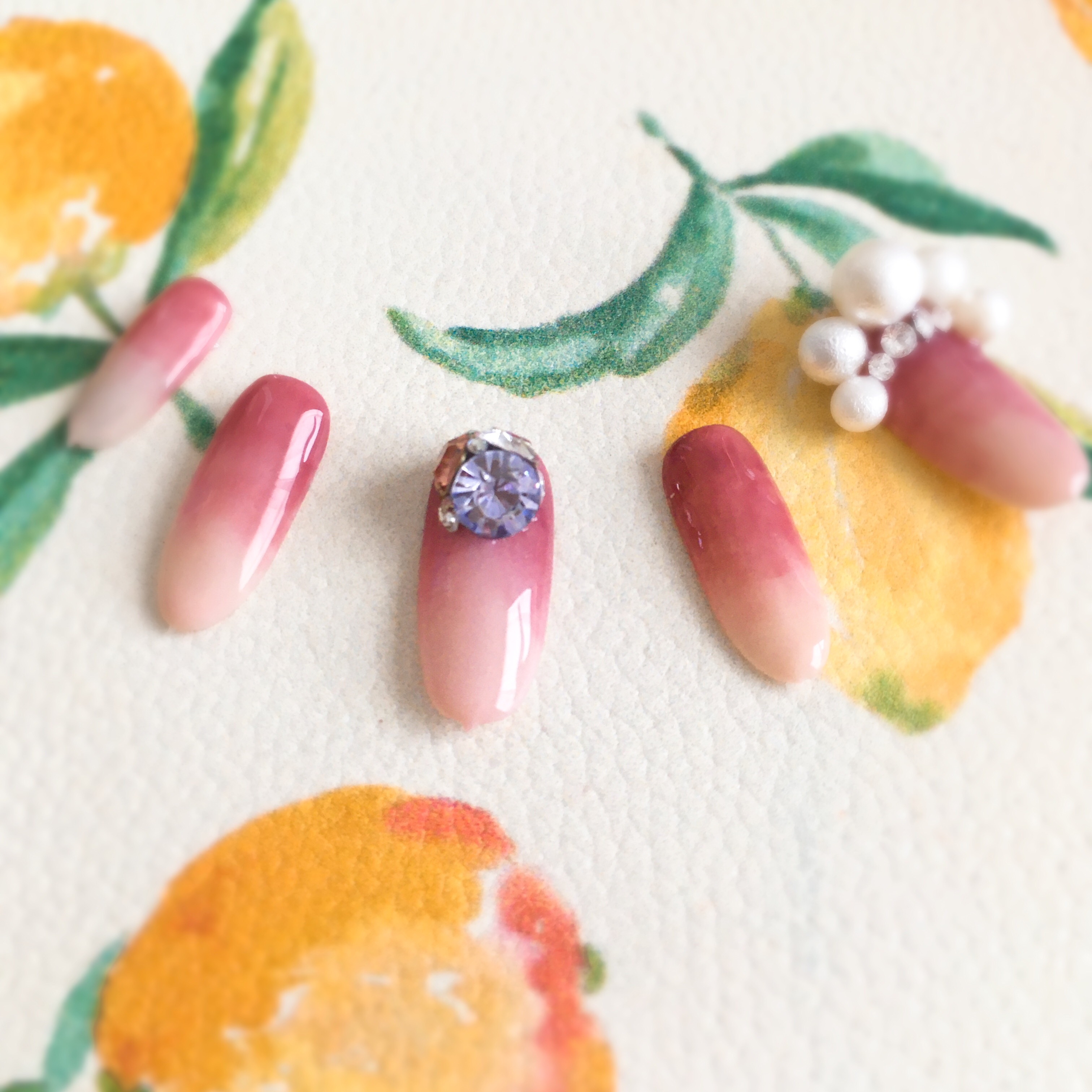 パールつき花びらネイルネイルチップ