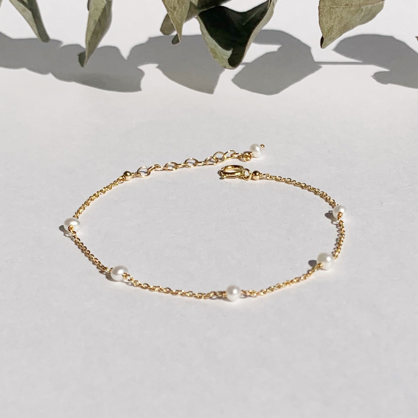 肌に馴染む 14kgf 小粒の淡水パール 華奢 ステーションブレスレット 6月誕生石 パール