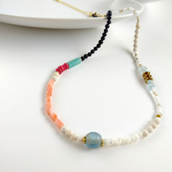 瑠璃色ハーフムーンラピスラズリとキラキラAAAラウンドカットの