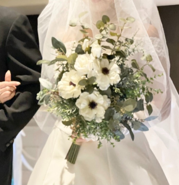 アネモネとローズ、ユーカリいっぱいのナチュラル・クラッチ