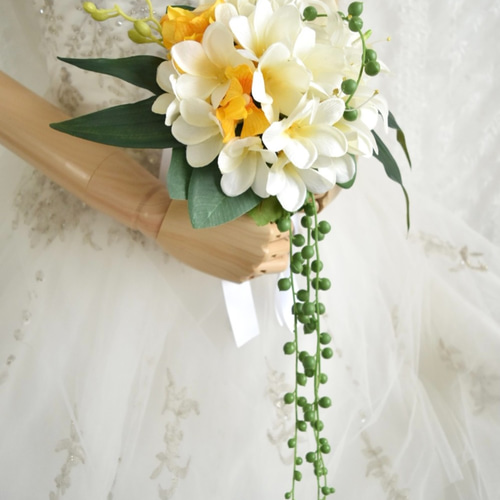 スタイリッシュ・プルメリアブーケ、ブトニア付き ブーケ 造花ブーケ  