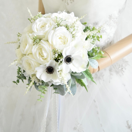 ホワイトブーケ・トレンドアネモネとローズとアジサイと（ブトニア付き