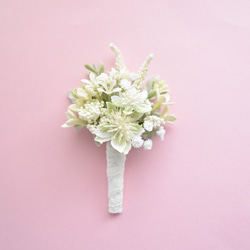 スタイリッシュ・アスチルベのクラッチブーケ（ウエディングブーケ造花） 3枚目の画像