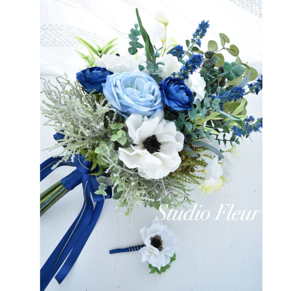 トレンドアネモネとブルーのお花のナチュラル・クラッチブーケ（ウエディングブーケ造花） 1枚目の画像