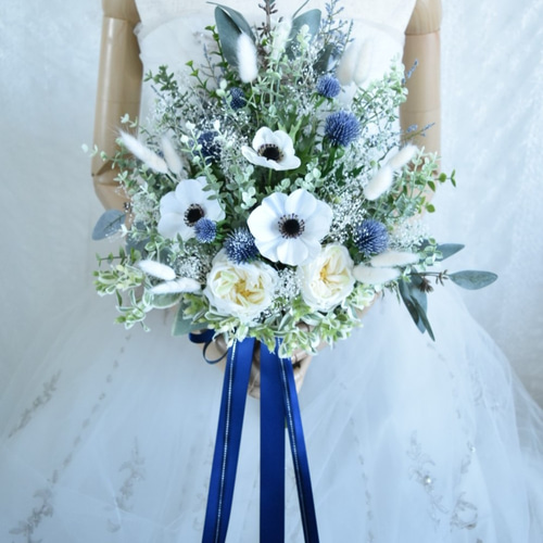 トレンドアネモネとカスミソウのお花のナチュラル・クラッチブーケ