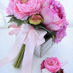 即納OK　ピンクの大きなシャクヤクのクラッチブーケ（造花ブーケ） 6枚目の画像