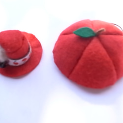 赤くて小さいワンちゃん帽子　（2点） 3枚目の画像