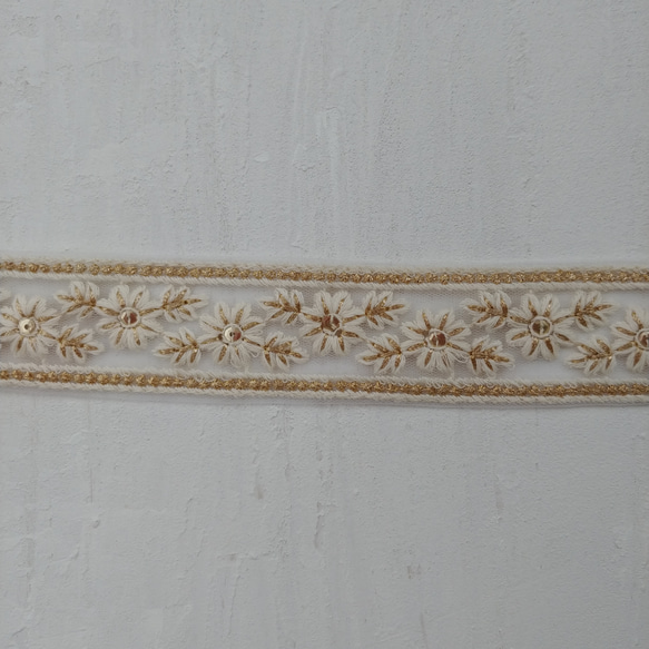 0.5ヤード　約45ｃｍ　　インド刺繍リボン　花柄　ボーダー白系 1枚目の画像