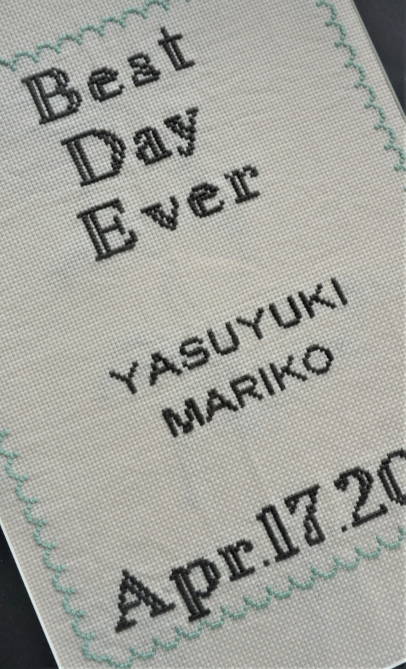 手作りの結婚記念日刺繍＊ウェルカムボードにも　WEDDING　B4サイズ　額縁付き　オーダーメイド　 4枚目の画像