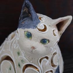 猫あかり・おすわり猫・白ぶち猫・陶猫・唐草・置物・陶器