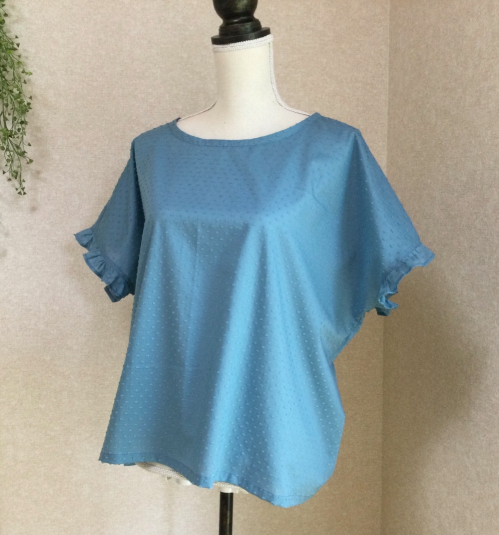 ちょこっとフリル袖のゆったりプルオーバー　フォーゲットミーノット