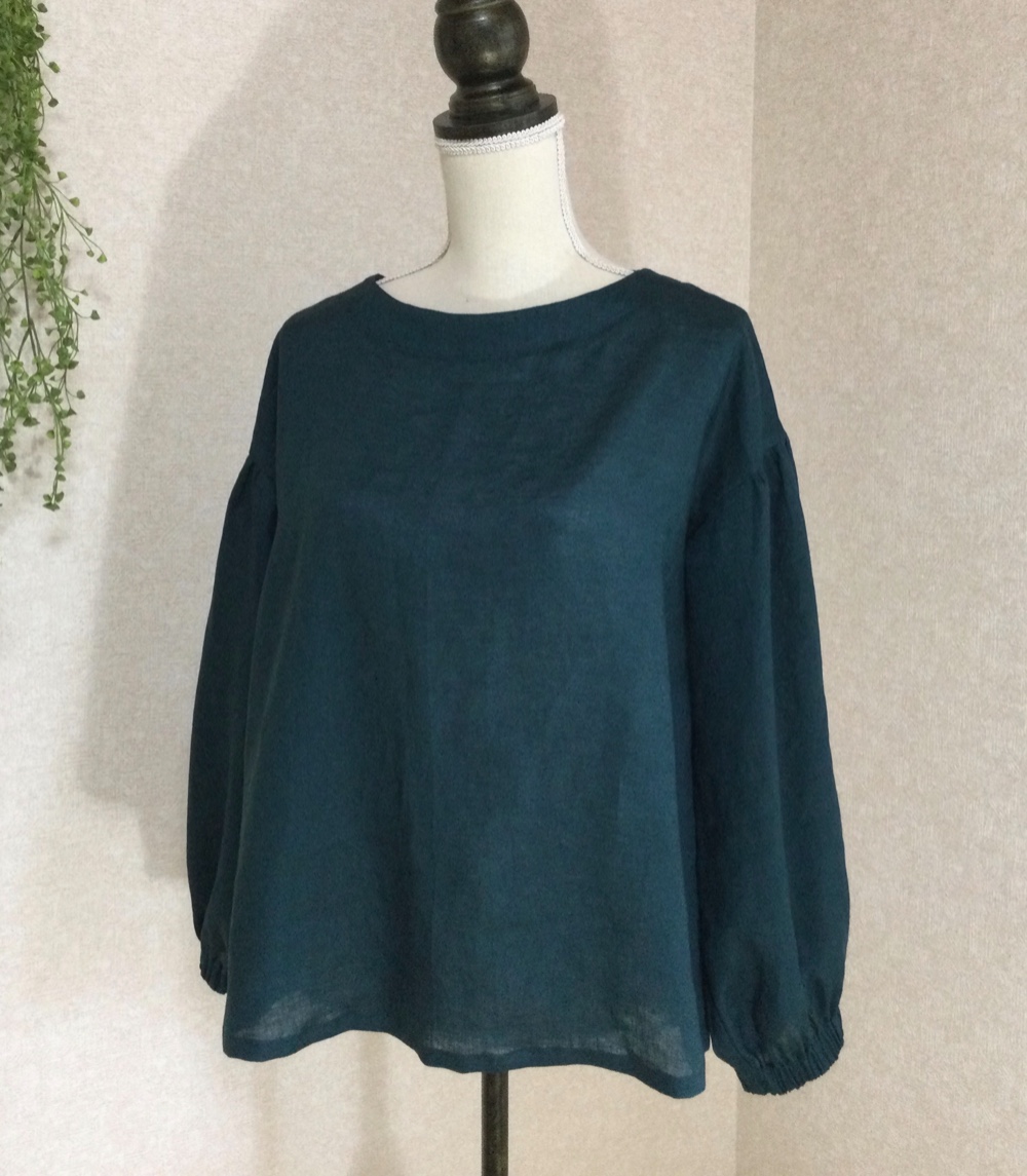 リネン100%  ふんわり袖のブラウス　ビリジアン