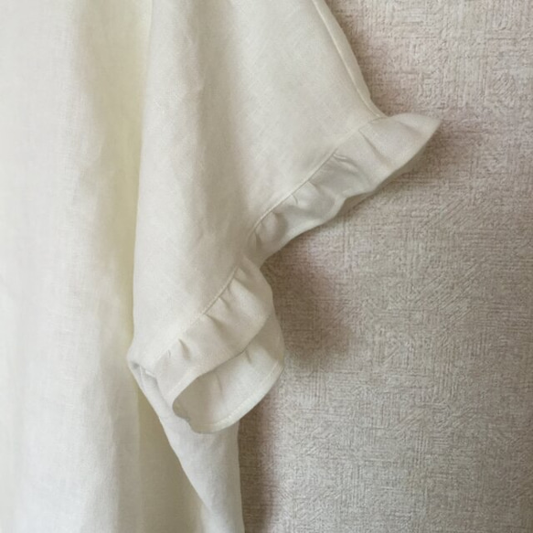 ちょこっとフリル袖のゆったりプルオーバー　リネン100% ホワイト 3枚目の画像