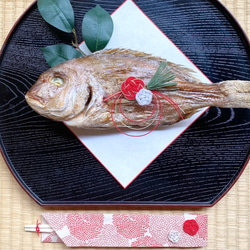 お食い初め飾りセット　赤　OUTLET 歯固め石　笹の葉つき 3枚目の画像