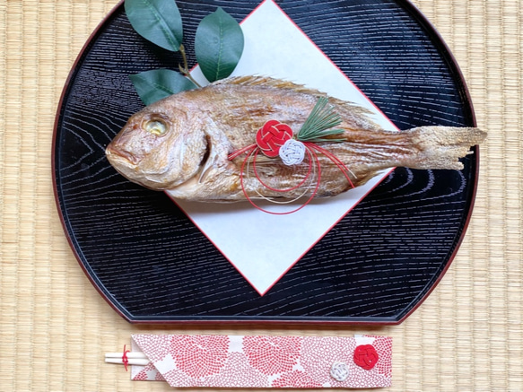 お食い初め飾りセット　赤　OUTLET 歯固め石　笹の葉つき 3枚目の画像