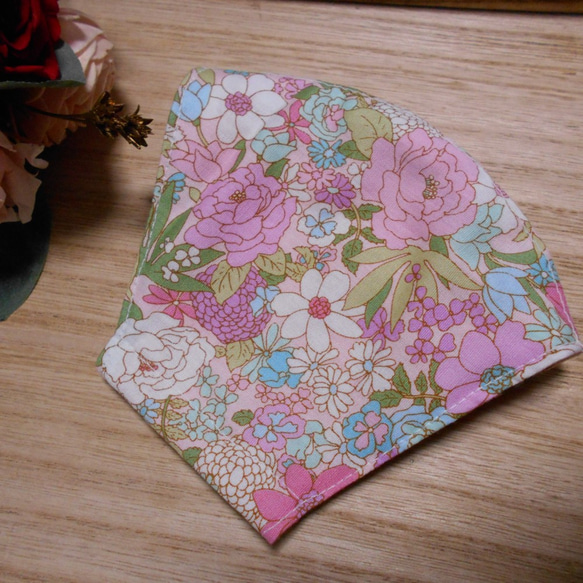 【送料無料】立体マスク・おとなマスク・春色・可愛い小花柄・お花がいっぱい・やさしいピンク色 3枚目の画像