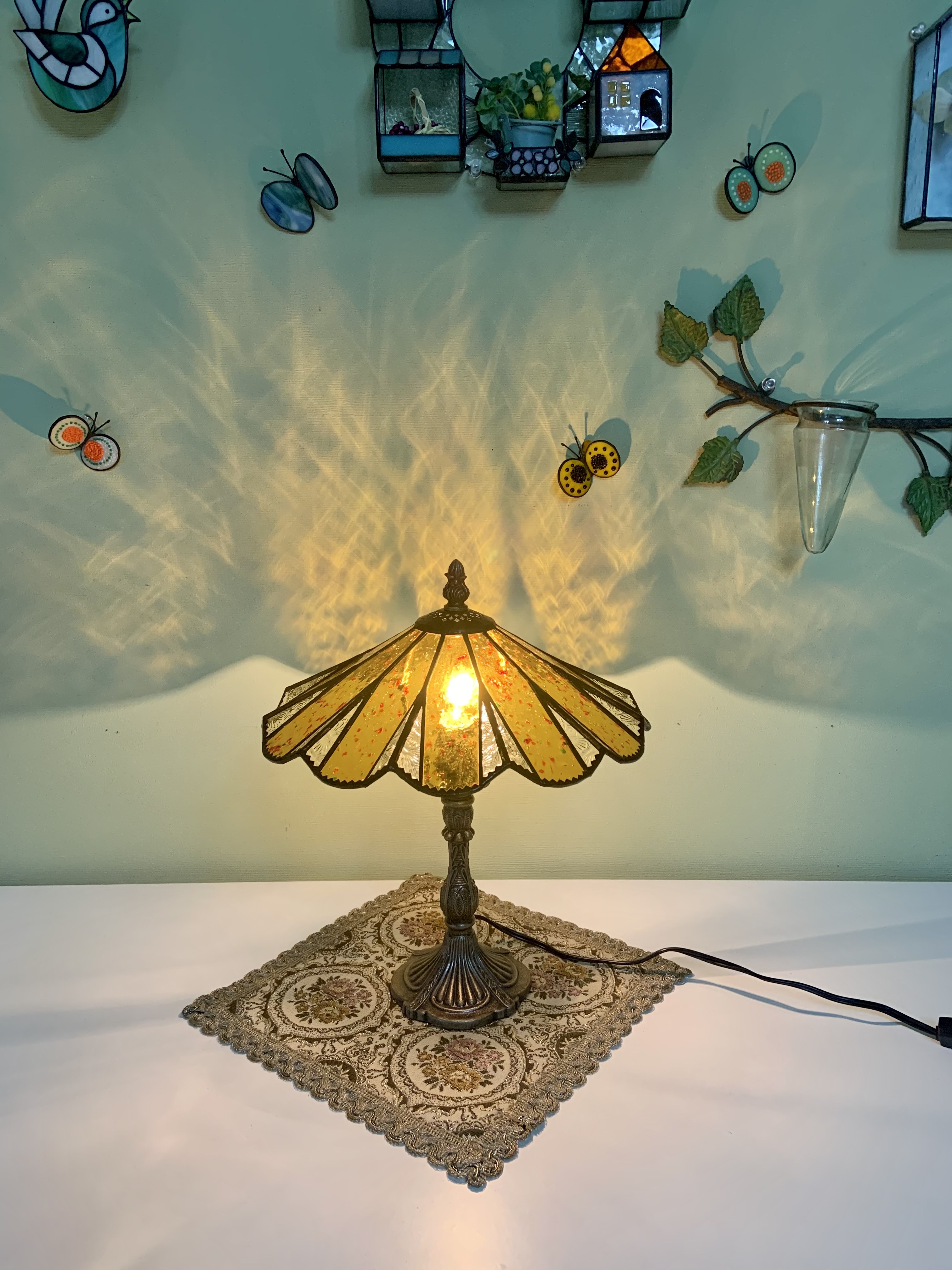 金彩色絵『貴公子と貴婦人文』洋燈 フリルガラスランプ 大型ランプ 卓上ランプ