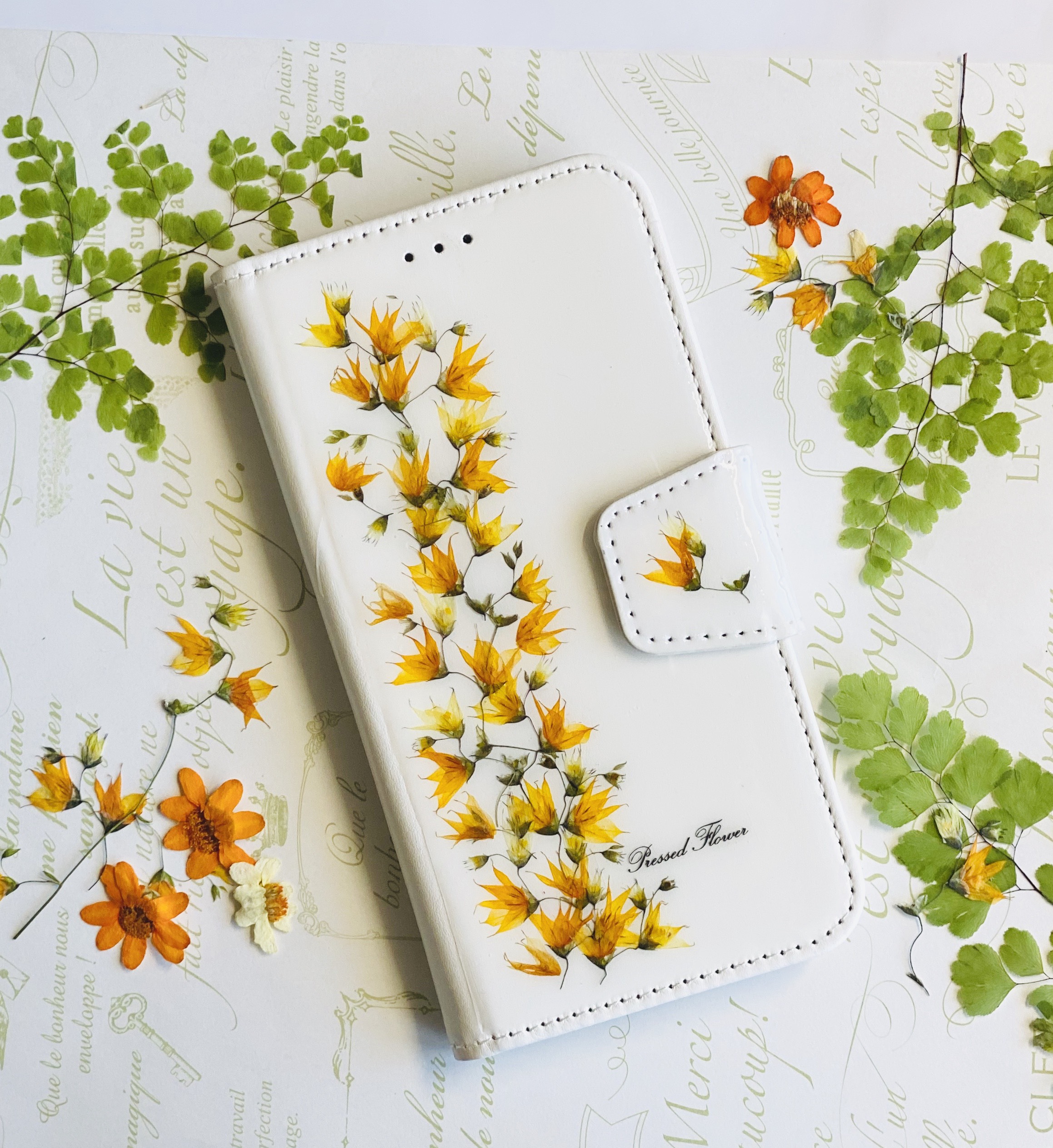 手帳型押し花スマホケース　メラスフェルラのスマホケース