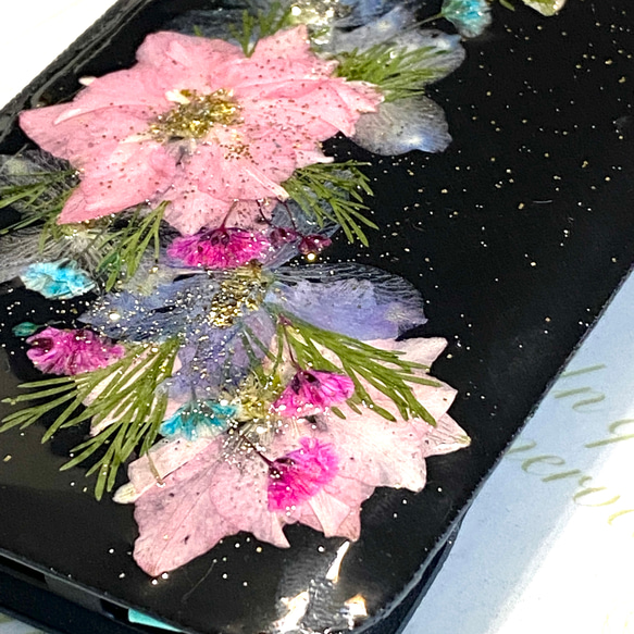 押し花でつくる手帳型スマホケース 2枚目の画像