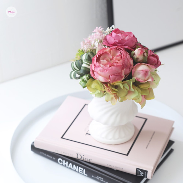 カップ咲きローズのアレンジ（アンティークピンク） アート