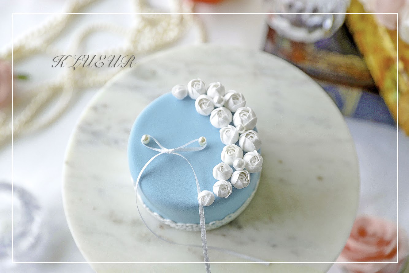 小花とレースのリングピロー