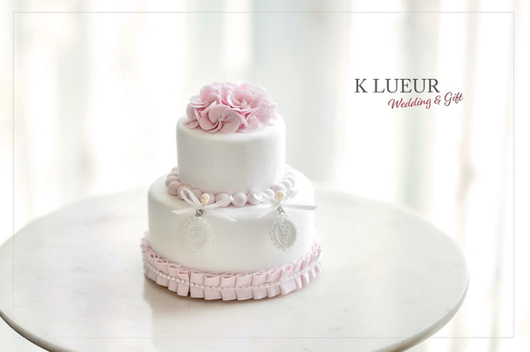 【ひろりん】クレイフラワー♥かごにお花とプードル♥ハンドメイド 小花とフリルのクレイケーキリングピロー リングピロー K LUEUR