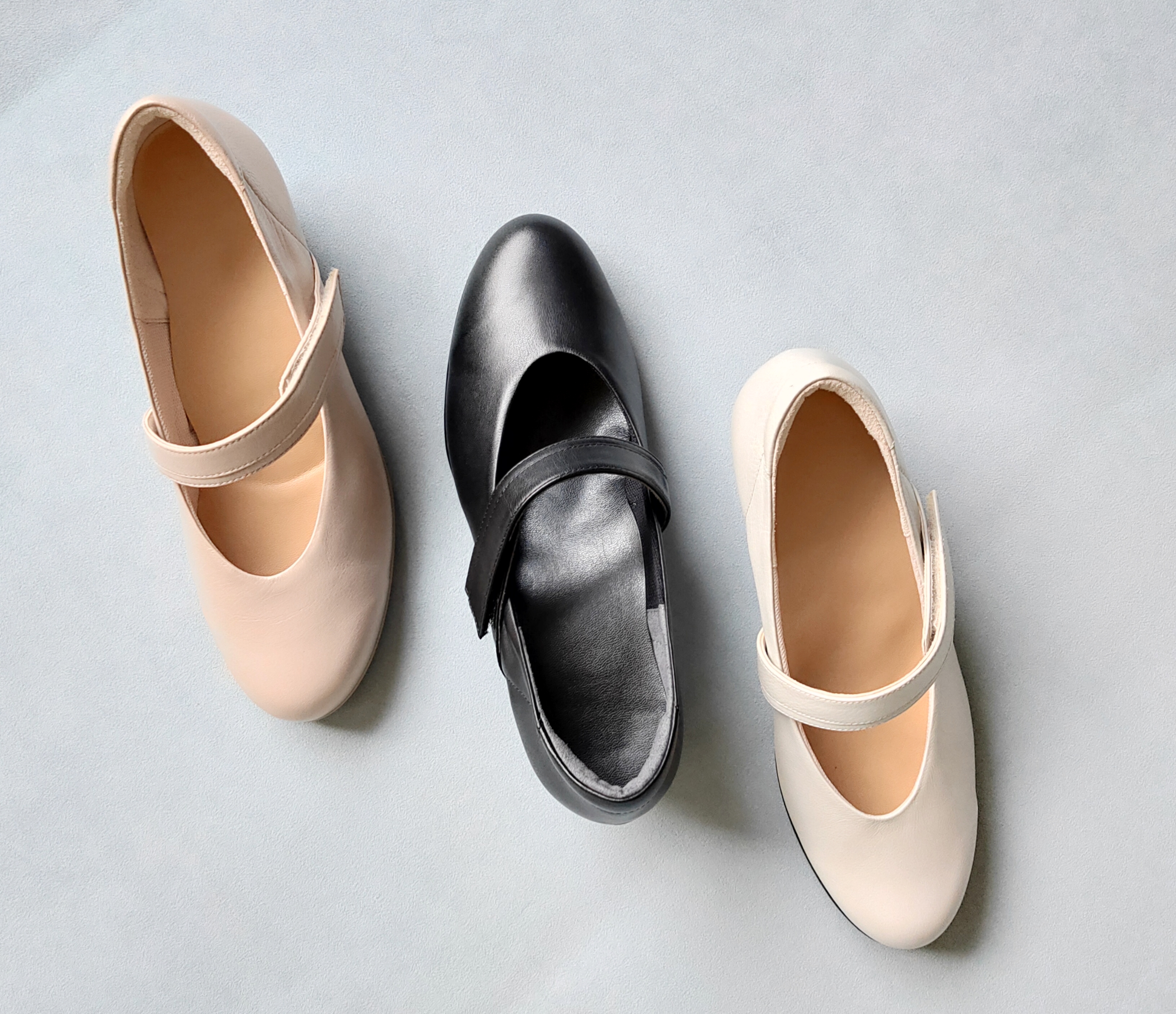 【返品・交換可】大丈夫、これなら履ける♪楽々ベルト付きで走れるパンプス♪　フォーマルでも安心♪　資源を大切にシリーズ