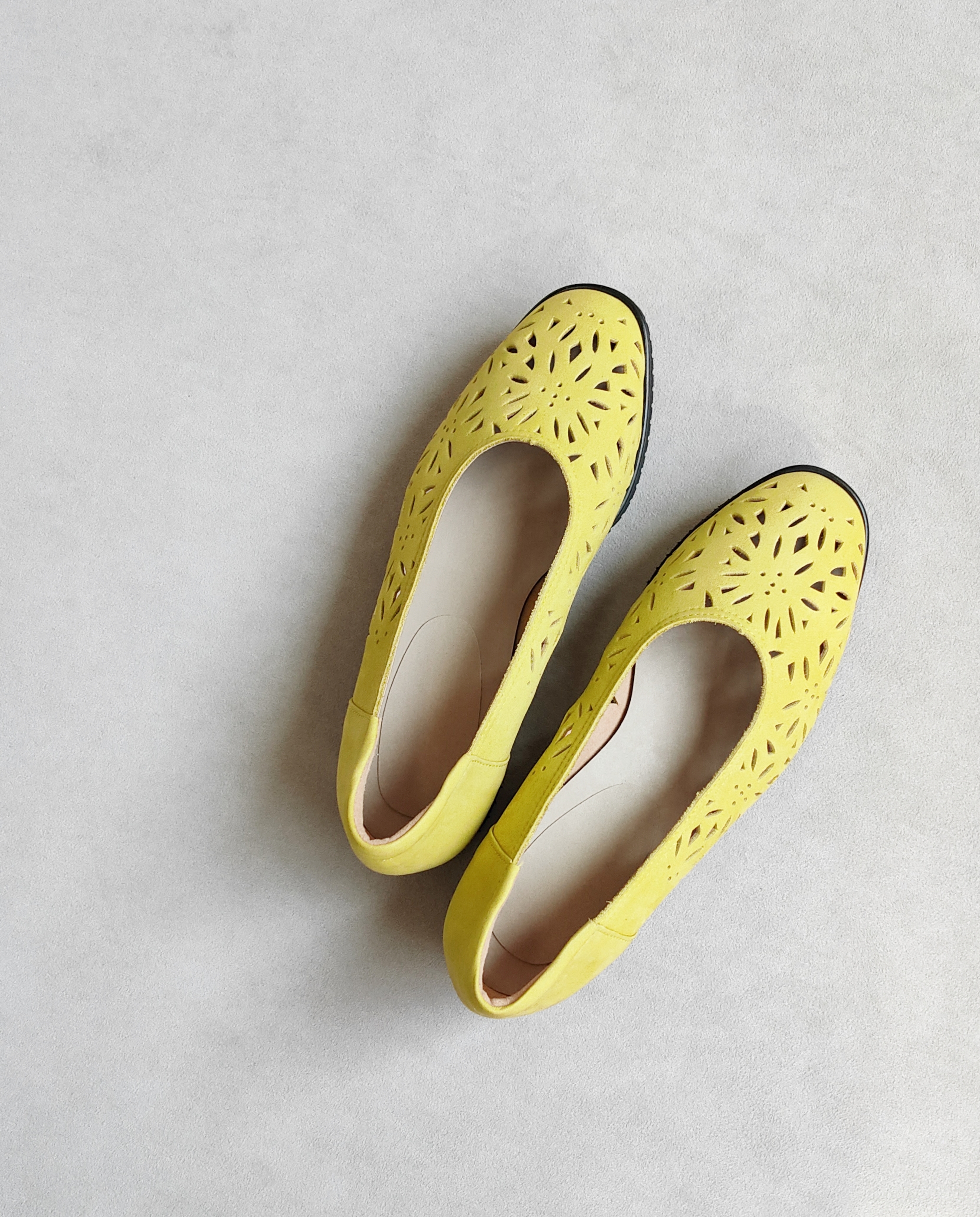 アマルフィイエローで過ごす夏♪大丈夫、これなら履ける♪夏でも快適な優しく包み込む履き心地♪