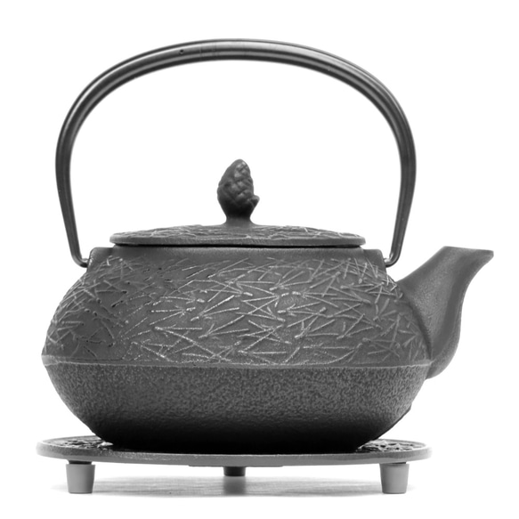 南部鐵器 岩鑄 茶壺 5型松葉（黑色）0.65L 日本製造 第16張的照片