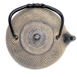 及富 南部鐵器 鐵瓶 鐵壺兩用泡茶壺 Arare0.5L 米色 日本製 第4張的照片