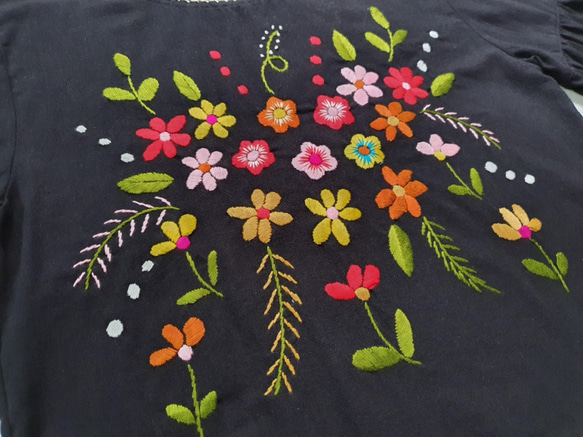 タイハンドメイド刺繍　花柄ブラウス 3枚目の画像