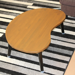 折りたたみ　そら豆テーブル　「まめっこ」無垢材ローテーブル　自然塗装　横幅89㎝　チーク色　アイアン脚 3枚目の画像